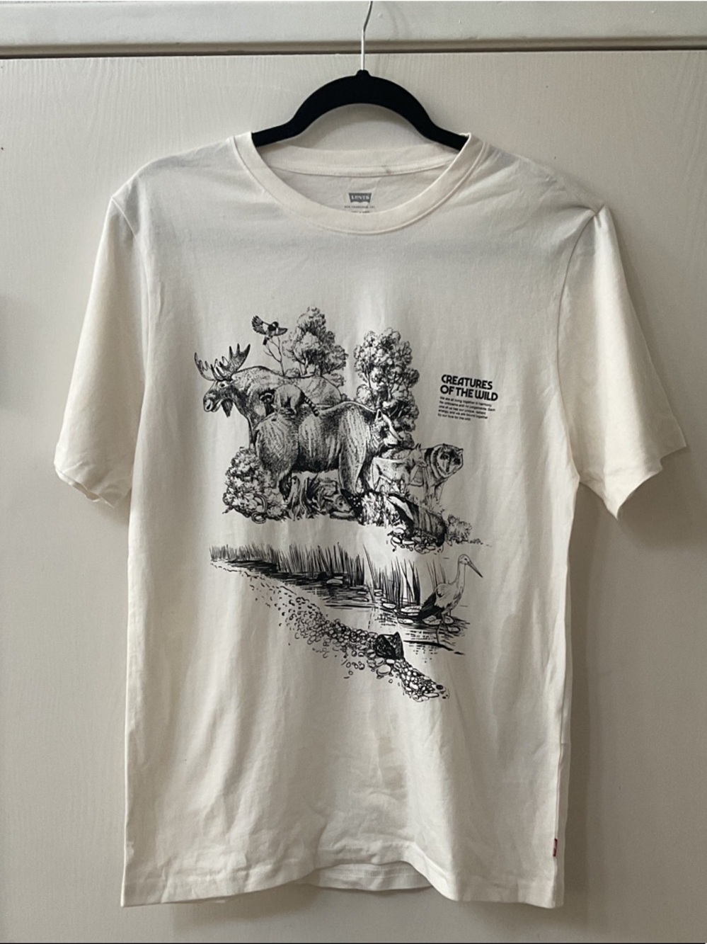 Levi's White Short-Sleeve Graphic Tee with Black Wildlife Print
